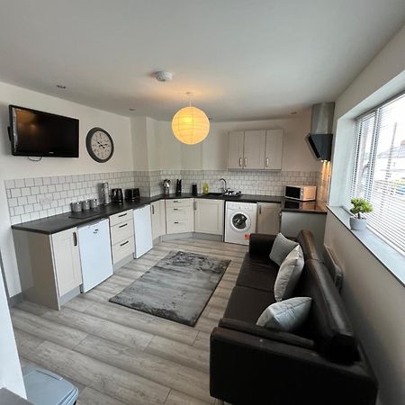 Cosy Modern Apartment วอร์ริงตัน ภายนอก รูปภาพ
