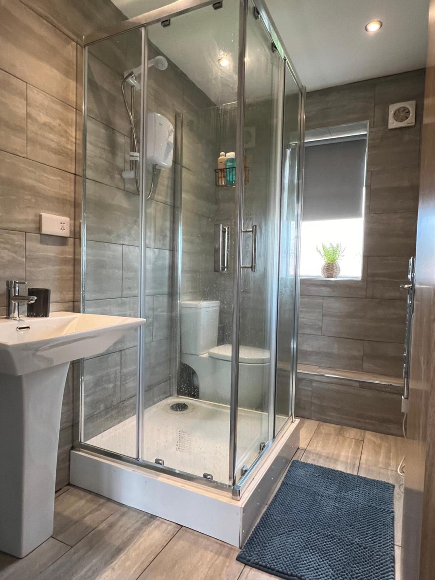 Cosy Modern Apartment วอร์ริงตัน ภายนอก รูปภาพ