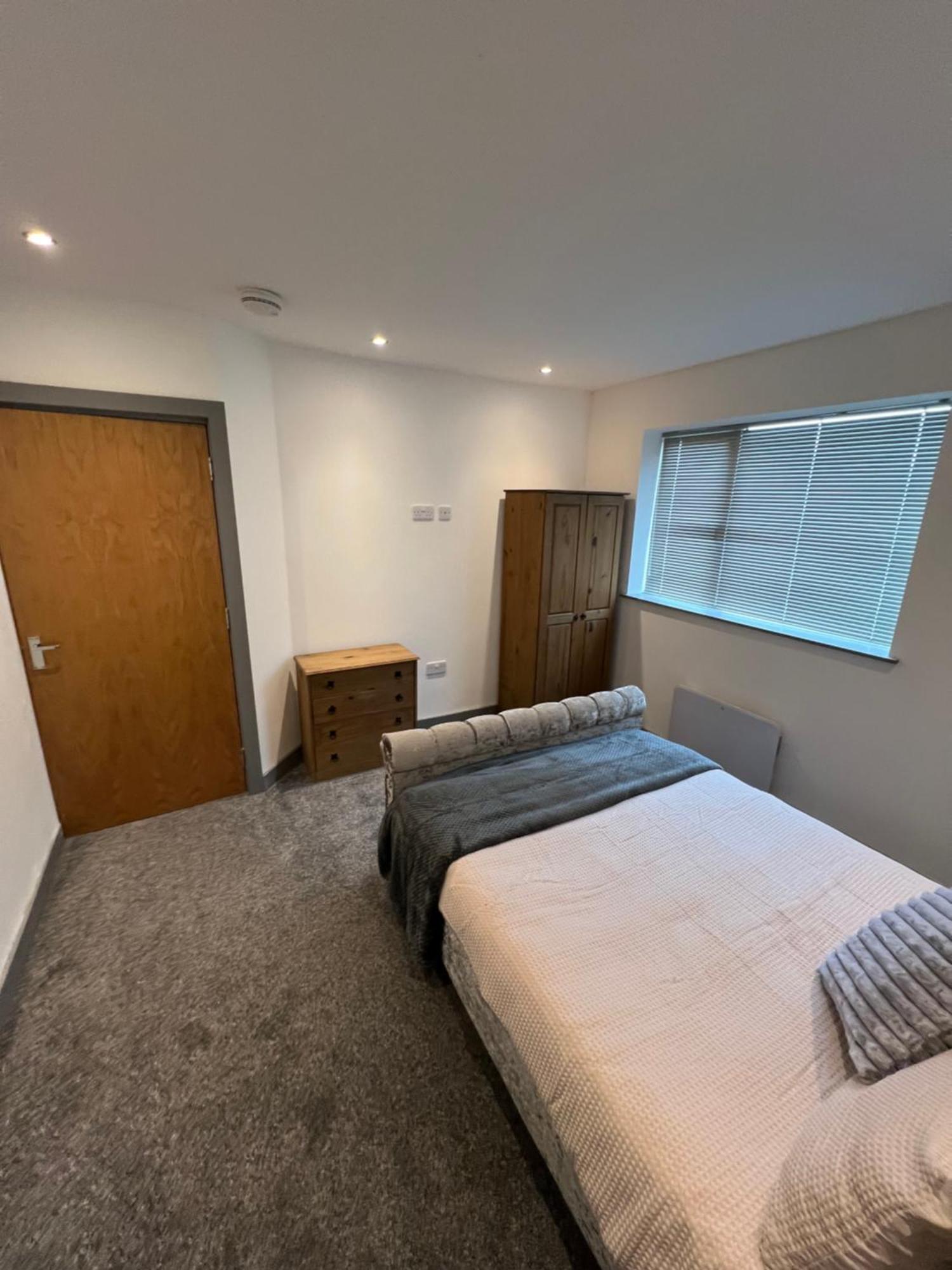Cosy Modern Apartment วอร์ริงตัน ภายนอก รูปภาพ